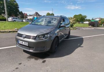VW Touran 218.000 km 6.199 &euro; Kassel 34123